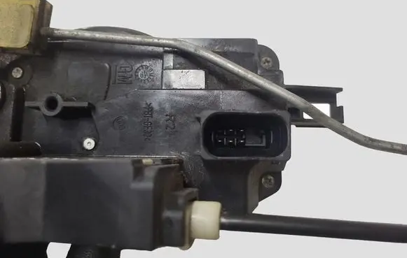 Opel Vectra C Front door lock 13157762