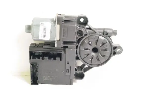 Volkswagen PASSAT B7 Front door window regulator motor 3C095979 0130822451 988715315