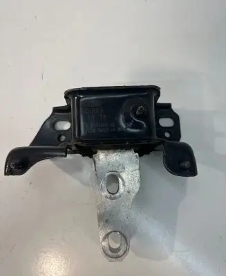 Ford Fiesta Engine mount bracket AV597M121AA 8V517M121AE 4012