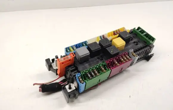 Mercedes-Benz ML W166 Fuse module A1669063901