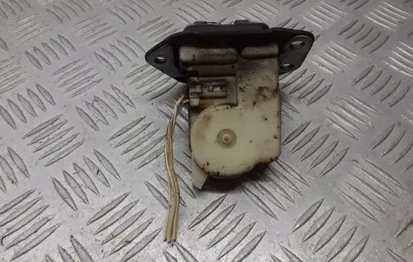 Nissan Note (E11) Tailgate exterior lock 