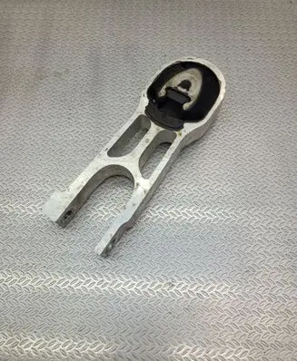 Opel Mokka B Engine mount bracket 9826527880