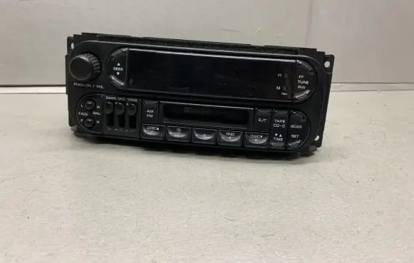 Chrysler 300M Radio/CD/DVD/GPS head unit P04858584AH