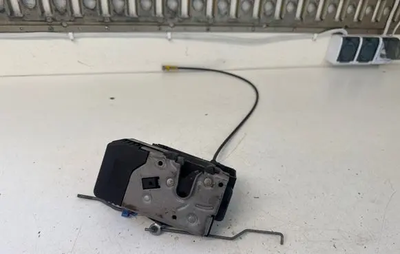 Renault Trafic II (X83) Front door lock 8200008246 91166237