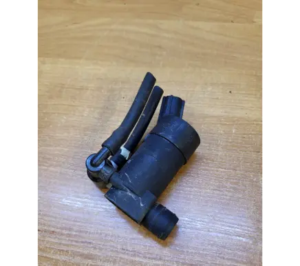 Volvo XC70 Windscreen/windshield washer pump 1S7117K624FE T655C