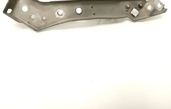 Headlight/headlamp mounting bracket