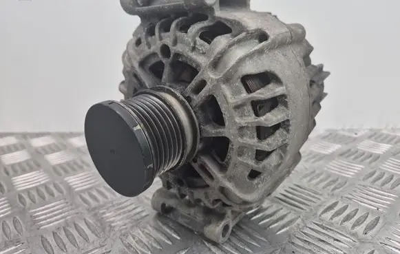 Mercedes-Benz C W204 Generator/alternator A0009067902 FG15T079 212104487
