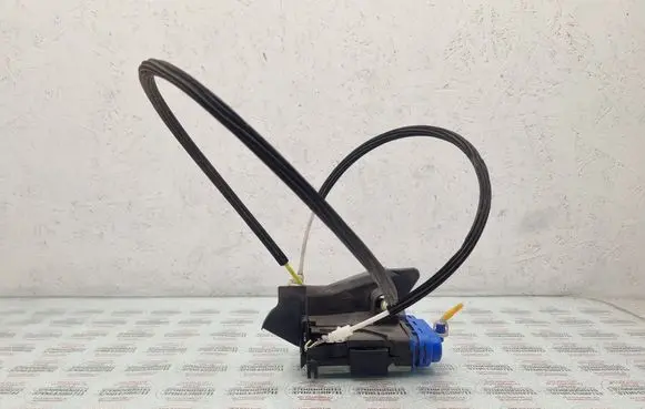 Audi A4 S4 B5 8D Rear door lock 8D0839015A