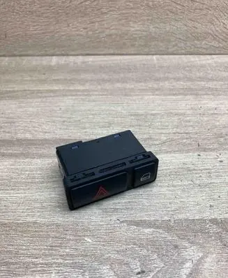 BMW 5 E39 Hazard light switch 8368920