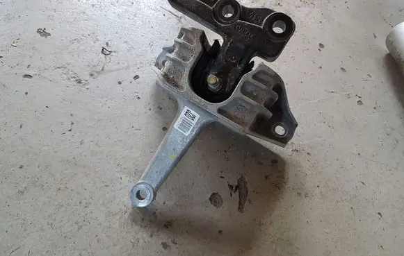 KIA Ceed Engine mount vacuum valve 21810J7200