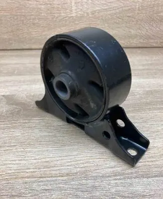 Mitsubishi Galant IX Engine mount bracket MR589154
