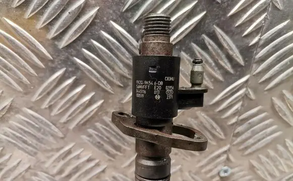 Jaguar XF X250 Fuel injector 9x2q95k546db