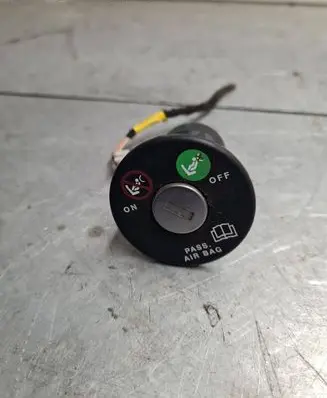 Passenger airbag on/off switch