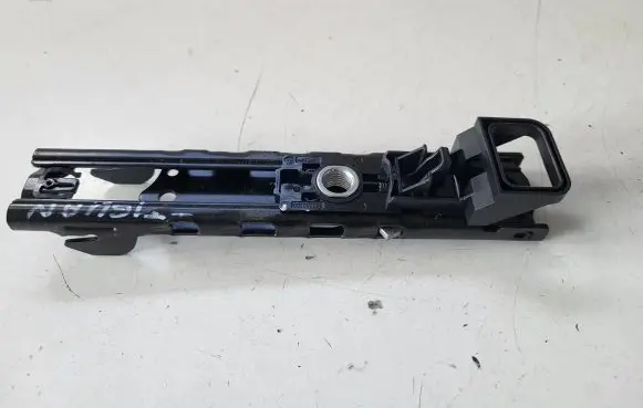 Volkswagen Tiguan Seat belt height adjuster 4M0857819