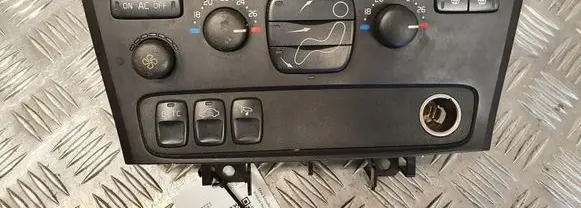 Volvo V70 Climate control unit 8691876