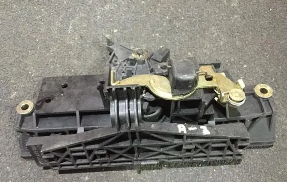 Audi A3 S3 8L Tailgate/trunk/boot lock/catch/latch 8d9827565h