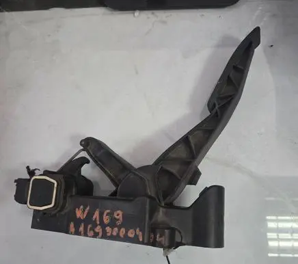 Mercedes-Benz A W169 Accelerator throttle pedal A1693000404 000159 160806