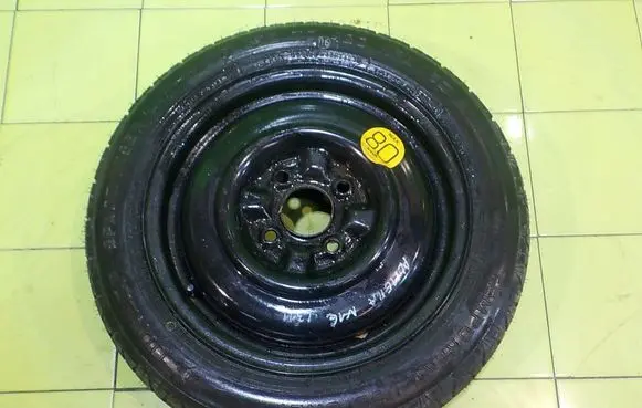 Nissan Almera N16 R15 spare wheel