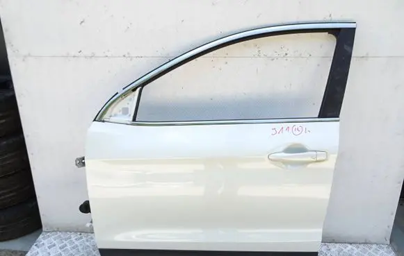 Nissan Qashqai Front door