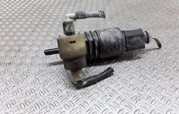 Volkswagen Touran I Windscreen/windshield washer pump