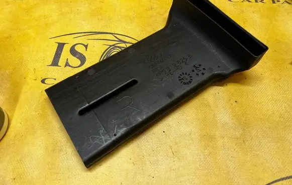 Audi A8 S8 D4 4H Cabin air duct channel 4H0819826B