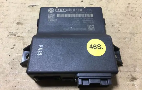 Audi A5 8T 8F Gateway control module 8T0907468T