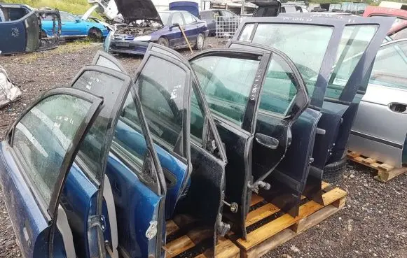 Alfa Romeo 166 Front door juodos