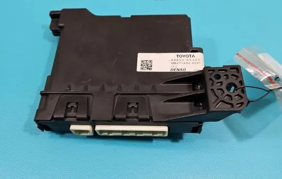 Toyota Avensis T270 Central body control module 88650-05350 IMPRK1426526