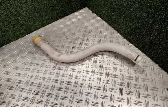 Renault Trafic III (X82) Window washer liquid tank fill tube 289154221R 289133094R