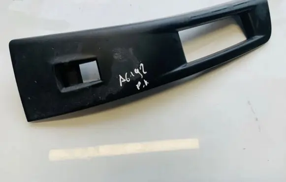 Opel Meriva B Front door window switch trim 13266044