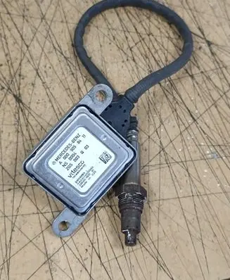 Mercedes-Benz S W222 Lambda probe sensor A0009058411