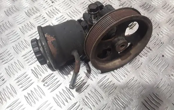 Toyota Corolla Verso AR10 Power steering pump