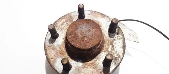 Nissan Almera Tino Rear wheel hub