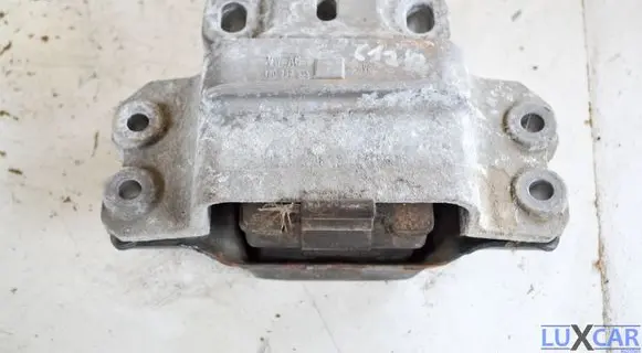 Volkswagen Scirocco Engine mount bracket 1K0199555T