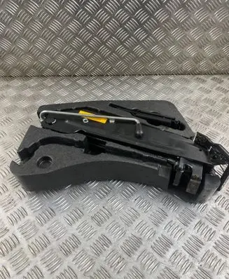 Volkswagen Touareg II Tool box 7P0012112C 7P0011031B