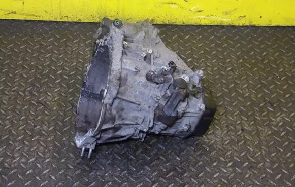KIA Carens II Manual 5 speed gearbox 