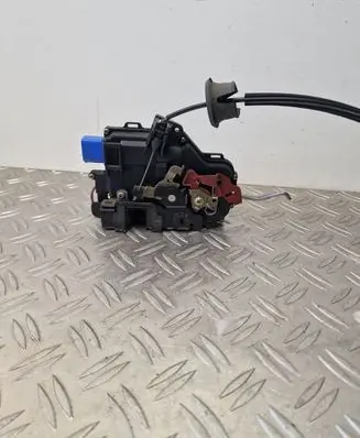Audi A8 S8 D3 4E Rear door lock 4E0839016