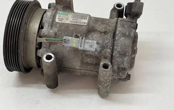 Renault Clio III Air conditioning (A/C) compressor (pump) 8200600122 04157310662