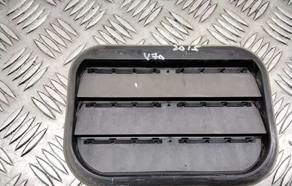 Volvo V70 Quarter panel pressure vent 31250723
