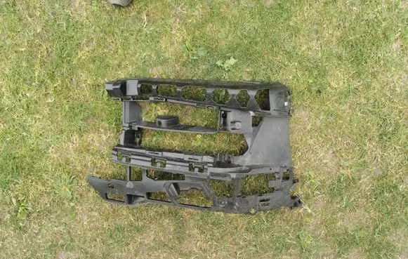 BMW 5 G30 G31 Front bumper mounting bracket 7385346