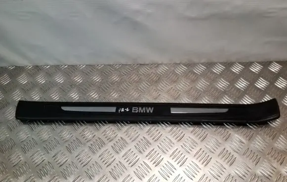 Front sill trim cover