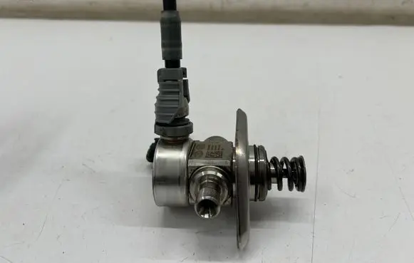 KIA Stinger Fuel injection high pressure pump 353203L000