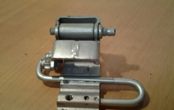 Audi A6 S6 C6 4F Rear door lower hinge 8E0833412