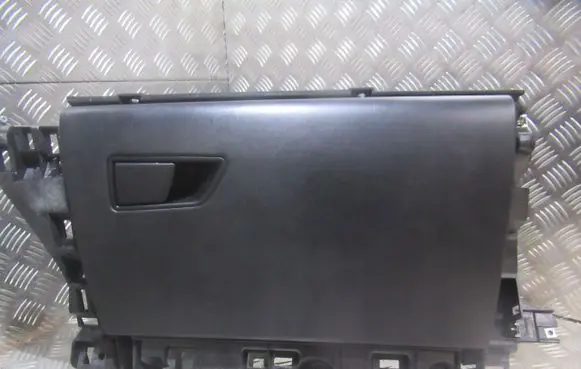 Maserati Levante Parcel shelf 670043149