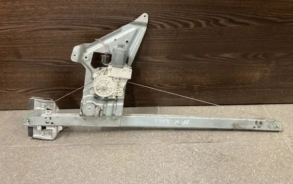 Mercedes-Benz Sprinter W901 W902 W903 W904 Front door window regulator with motor A0068205442 A9067200046