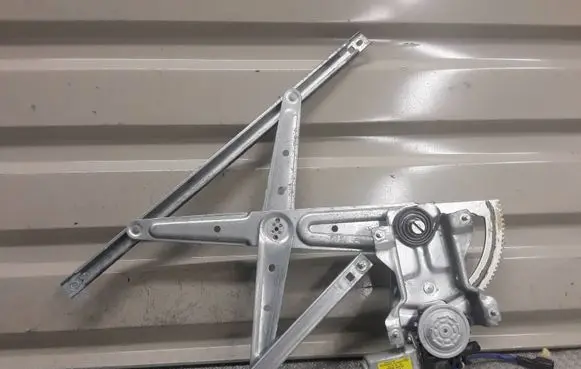 KIA Sorento Front door window regulator with motor 824603E000