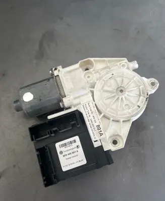 Audi A3 S3 8L Front door window regulator motor 8P0959801A 05074615