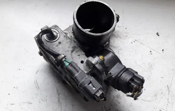 Toyota Avensis T250 Engine shut-off valve 27020