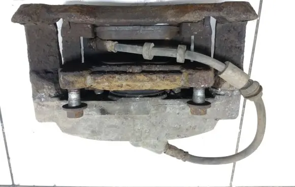 Volvo XC70 Front brake caliper
