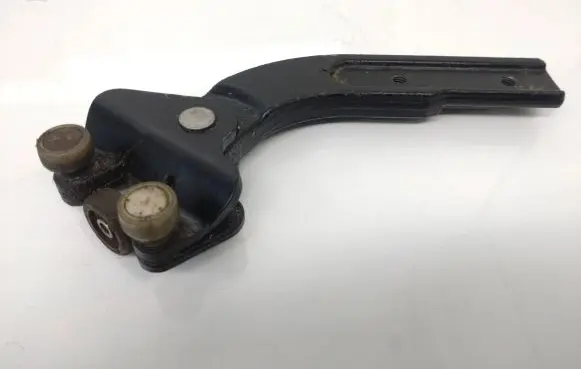 Mercedes-Benz Vito Viano W639 Sliding door lower roller guide/hinge 